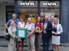 N-VA-fractie met AED-toestel