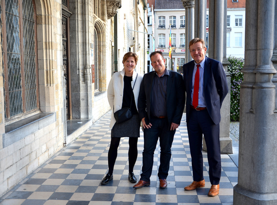 Kerstin Hopf en Johan Van Overtveldt verwelkomen Yves Selleslagh bij N-VA Mechelen