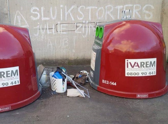 foto van sluikstorten aan Oude Sint-Gommarusstraat
