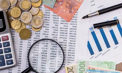 begroting - financiën - geld - tabel - rekenmachine